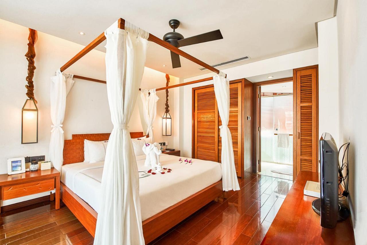 Deluxe Three-Bedroom Family Suite with Sea View